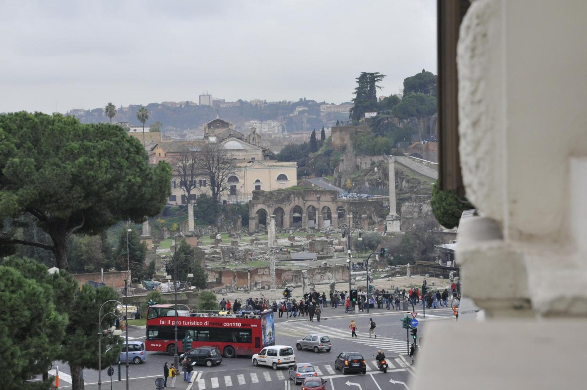 2 Passi Al Colosseo B&B Рим Екстер'єр фото