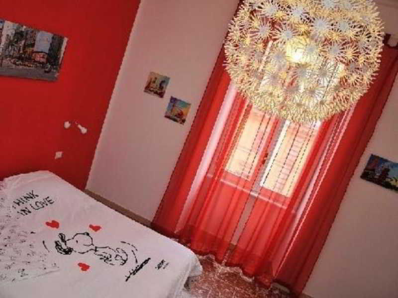 2 Passi Al Colosseo B&B Рим Екстер'єр фото
