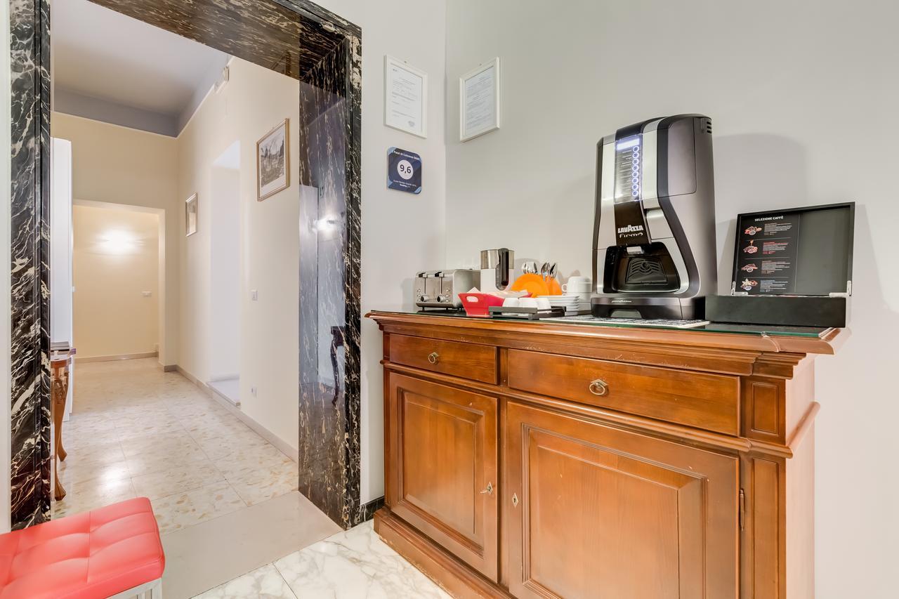 2 Passi Al Colosseo B&B Рим Екстер'єр фото