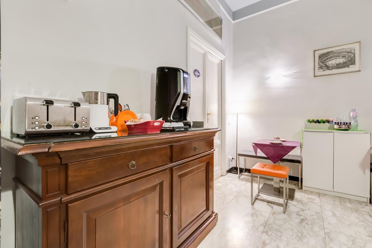 2 Passi Al Colosseo B&B Рим Екстер'єр фото