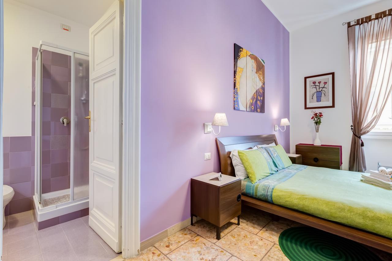 2 Passi Al Colosseo B&B Рим Екстер'єр фото