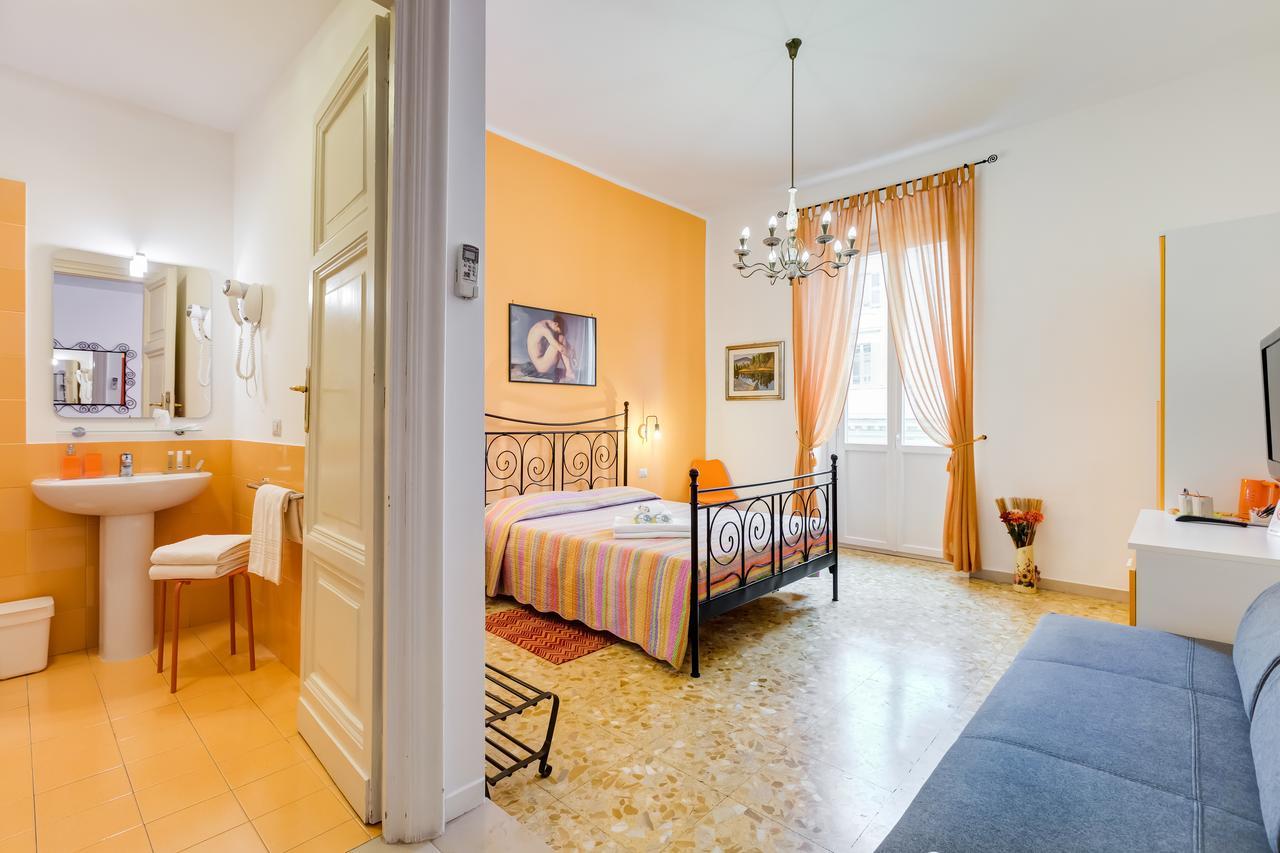 2 Passi Al Colosseo B&B Рим Екстер'єр фото