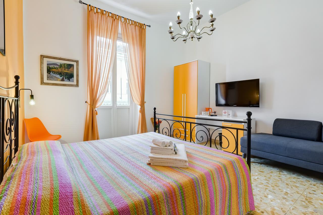 2 Passi Al Colosseo B&B Рим Екстер'єр фото