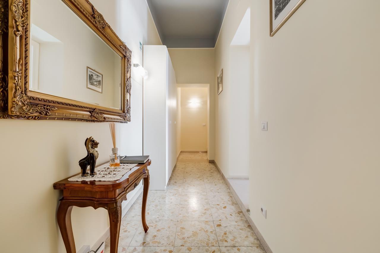 2 Passi Al Colosseo B&B Рим Екстер'єр фото
